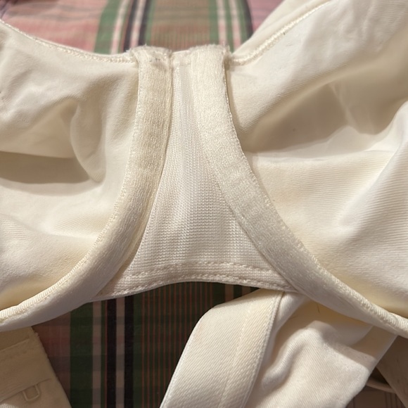 Nylon/Spandex soft cup bra from Modern Movement in Size 42 C. - Picture 6 of 9